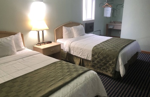 Licton Springs Hotel | Travelodge by Wyndham Seattle North of Downtown