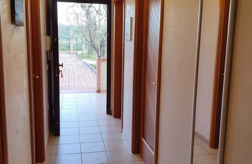 Montincello Apartment | Tre Appartamenti in Villa con Giardino Vicino al Mare