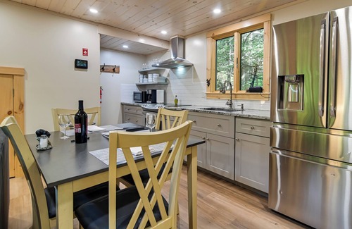 Rumford Center House | Tree House w/Hot Tub: Near Sunday River Resort!