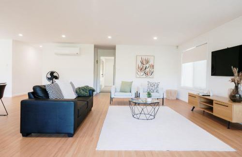 South Launceston House | Tree Top Haven Itas