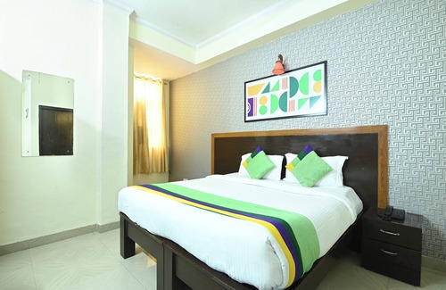 Sector 62 Hotel | Treebo Green View, Noida