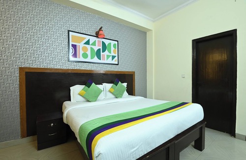 Sector 62 Hotel | Treebo Green View, Noida