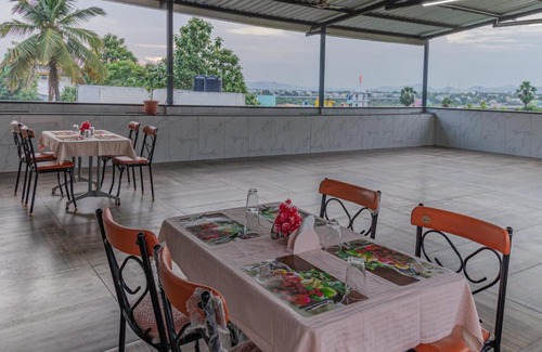 Vellore Hotel | Treebo Pranav Park