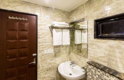 Rau Hotel | Treebo Shivani