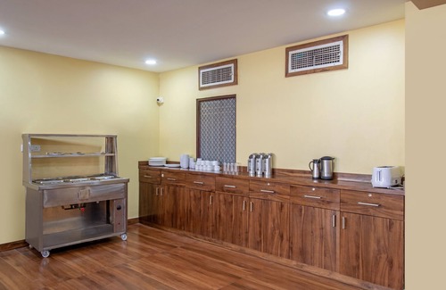 Air Force Area Hotel | Treebo Sonal Palace, Near Umaid Bhawan Palace