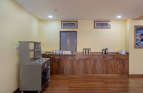 Air Force Area Hotel | Treebo Sonal Palace, Near Umaid Bhawan Palace