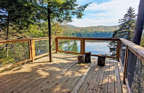 Saint-Faustin-Lac-Carre House | Treehouse #19 | The Cliff house
