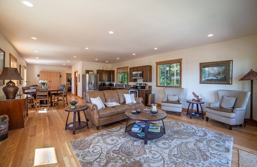 Lake Mary Ronan Apartment | Treehouse-Beautiful Loft Views of Lake Mary Ronan