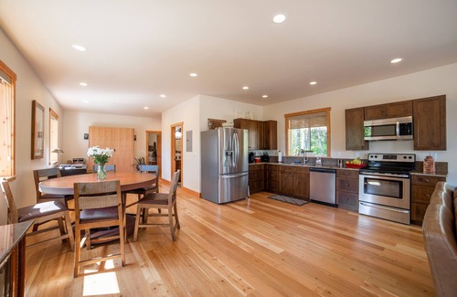 Lake Mary Ronan Apartment | Treehouse-Beautiful Loft Views of Lake Mary Ronan