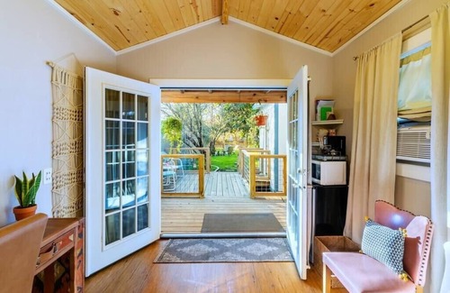 East MLK House | Treehouse Casita | East Austin Private Oasis