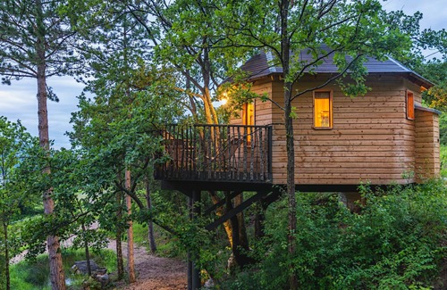 Montreal-les-Sources Cabin | Treehouse 2 people - spa & pool - exceptional view