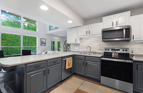 Shawnee Bend House | Treehouse LOZ – Seclusion for 6!