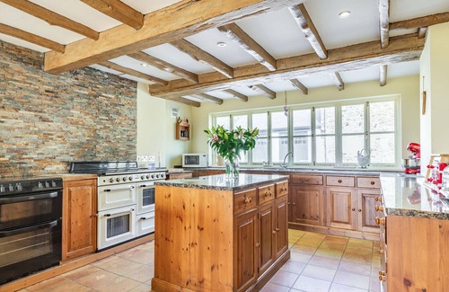 Truro Cottage | TREGONINNY VINEYARD AND WOODLAND FARMHOUSE in Tresillian