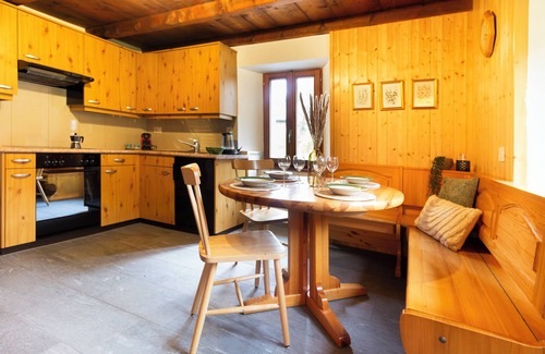 Blenio House | [Trekking, e-biking and Skiing] Poetic little house in the green.