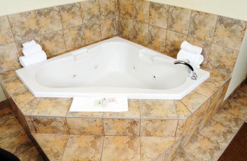 Tumbler Ridge Hotel | Trend Mountain Hotel & Conference Centre
