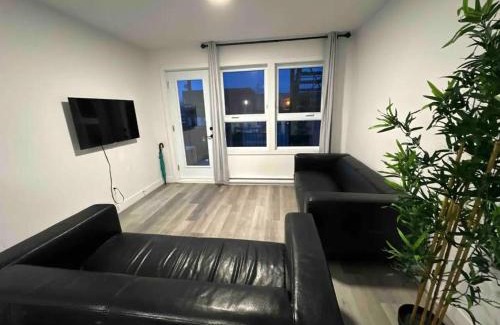 Longue-Pointe Apartment | Trendy 1 Bedroom Apartment 05