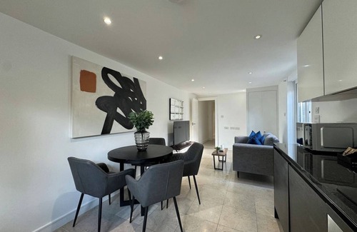 London Borough of Croydon Apartment | Trendy 2BR 2BA Flat in Crystal Palace