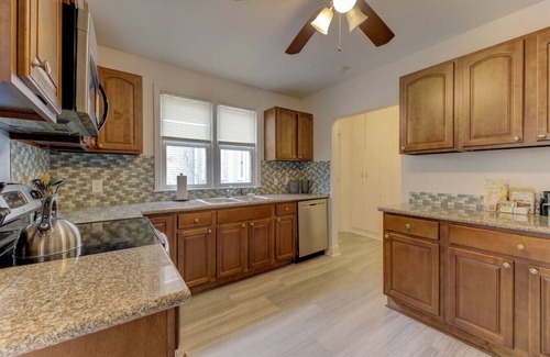Earlewood House | Trendy 3BR Bungalow | Mins to ZOO, USC & Ft Jacksn