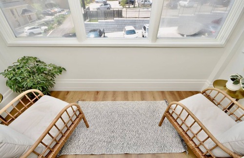 Barrie Apartment | Trendy Lake View Suite Downtown