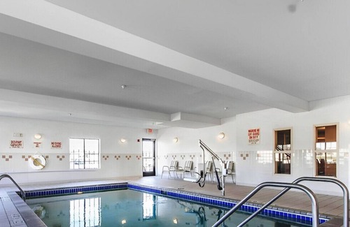 Owatonna House | Trendy Sanctuary for Your Lovely Crew!Free WiFi