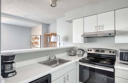 Streeterville Apartment | Trendy Streeterville Studio w/Pool & Gym, nr Navy Pier, by Blueground