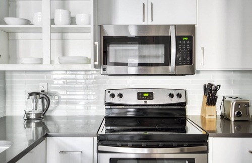 Sunnyvale Apartment | Trendy Sunnyvale 2BR w/Gym, Pool & BBQ, walk to Apple, by Blueground