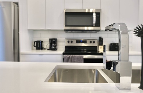 Bridgeland House | TRENDY TOWNHOUSE IN THE HEART OF CALGARY! DISCOUNTED MONTHLY RATES.