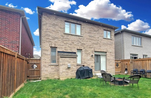 Brampton House | Trendy Urban Refuge ~ Cozy & Relaxing ~ Brampton
