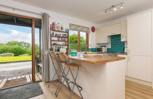 Saint Breward Cottage | TRESSA, TOR DOWN QUARRY, pet friendly, with hot tub in St Breward