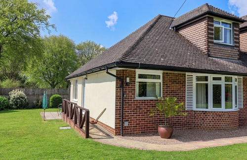 Raymonds Hill Cottage | TREVELLYN SUITE, pet friendly, with a garden in Axminster