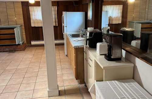 Norfolk House | Tri - Level Residential Home; Pet Friendly, Wifi, Off Street Parking 4 Bedroom Home by RedAwning