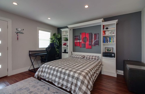 Imperial Beach House | Tricked out 1/1 Beach Cottage, Pets, AC, Putting Green, 1 mile to toes in sand.
