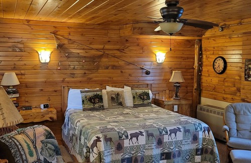 Marquette Cabin | Trickling Waters Retreat