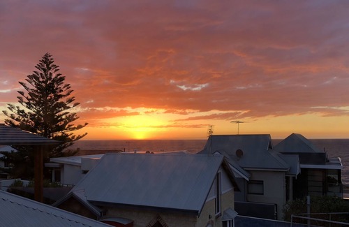 Trigg Apartment | Trigg Beach Studio just metres from the ocean and beach. Your perfect escape