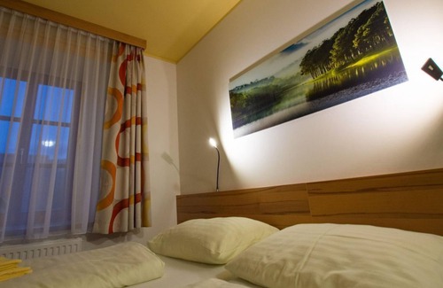 Murau Bed & Breakfast | Triple room no. 119, shower, toilet - Gästehaus Leypold