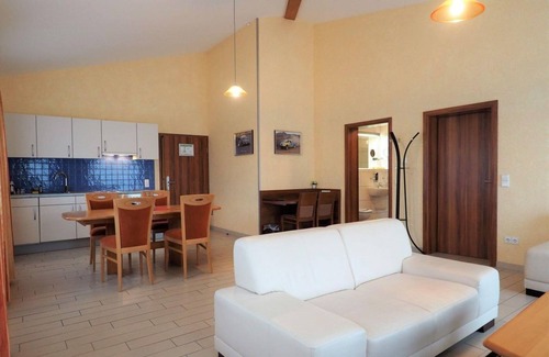 Meuspath House | Triple room, shower or bath, WC - Land-gut-Hotel am Ring