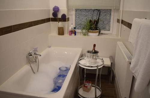Pfaffendorf Bed & Breakfast | Triple room, shower, WC - Pension Lachmann