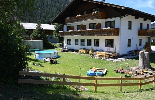 Gleiming Cottage | Triple room with shower, WC - Pension Mitterwallner