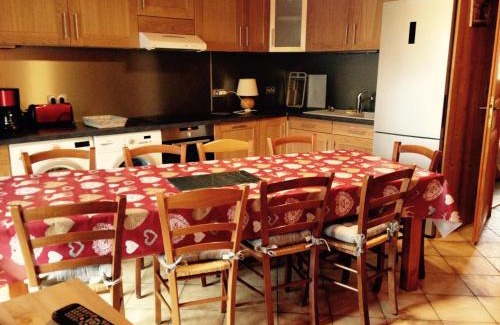 Valloire Apartment | Triplex cosy à Valloire - 8 pers, animaux admis, parking et wifi - FR-1-263-178