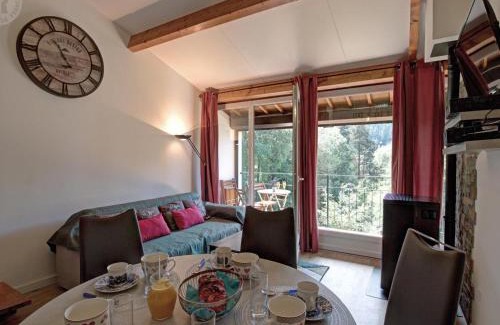 Chalmazel-Jeansagniere Apartment | Triplex Montagnard avec Sauna et Balcon, Vue Pistes - FR-1-496-338