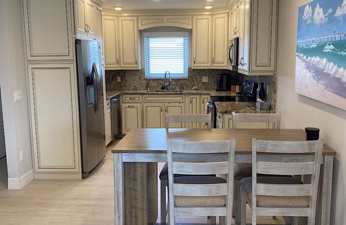 Garden Isles House | Tropical Escape Entire 3 bedroom House w/heated pool and hot tub