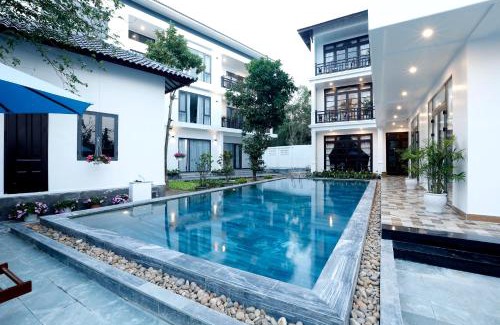 Tra Que Vegetable Village Villa | Tropical Garden & Pool Villa