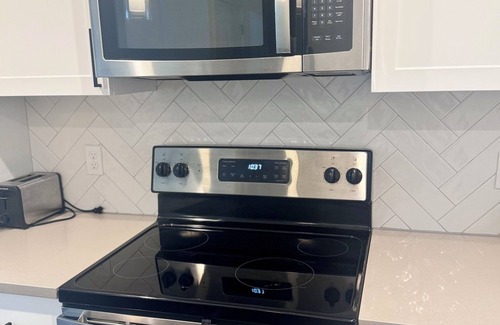 West Kissimmee Apartment | Tropical Getaway Near Margaritaville & 15 Mins from Disney