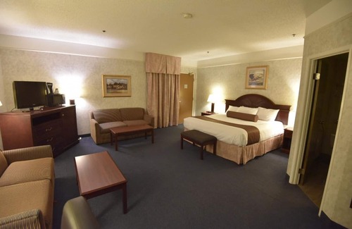 North Battleford Hotel | Tropical Inn