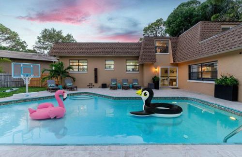 Seminole House | Tropical Oasis, 5 Mins to Beach