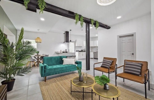 Lancaster House | Tropical Oasis - Pool + Beach Volleyball + Firepit