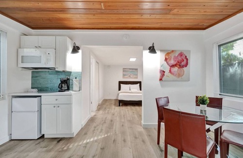 Tarpon River Apartment | Tropical Oasis: Studio w/Pool