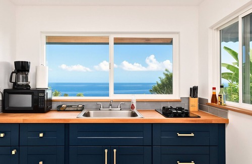 Papaaloa Cabin | Tropical Ocean View Cottage Couples & Solo Retreat, Farm Jungalow Cabin w/180° Sunrise & Ocean View