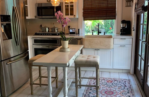 West Palm Beach Cottage | tropical poolside cottage -minutes from beaches & downtown