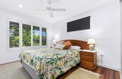 Point Vernon House | Tropical Retreat with BBQ Deck